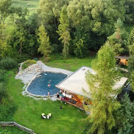 Raj * Bešeňová